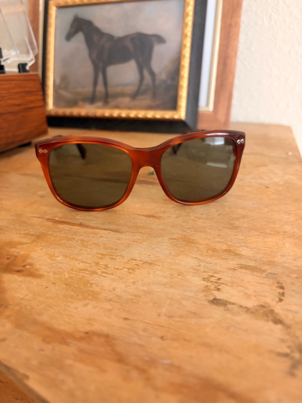 Gucci Men’s Tortoiseshell Sunglasses - Amber Brown Frame with Dark Lenses - Picture 3 of 3